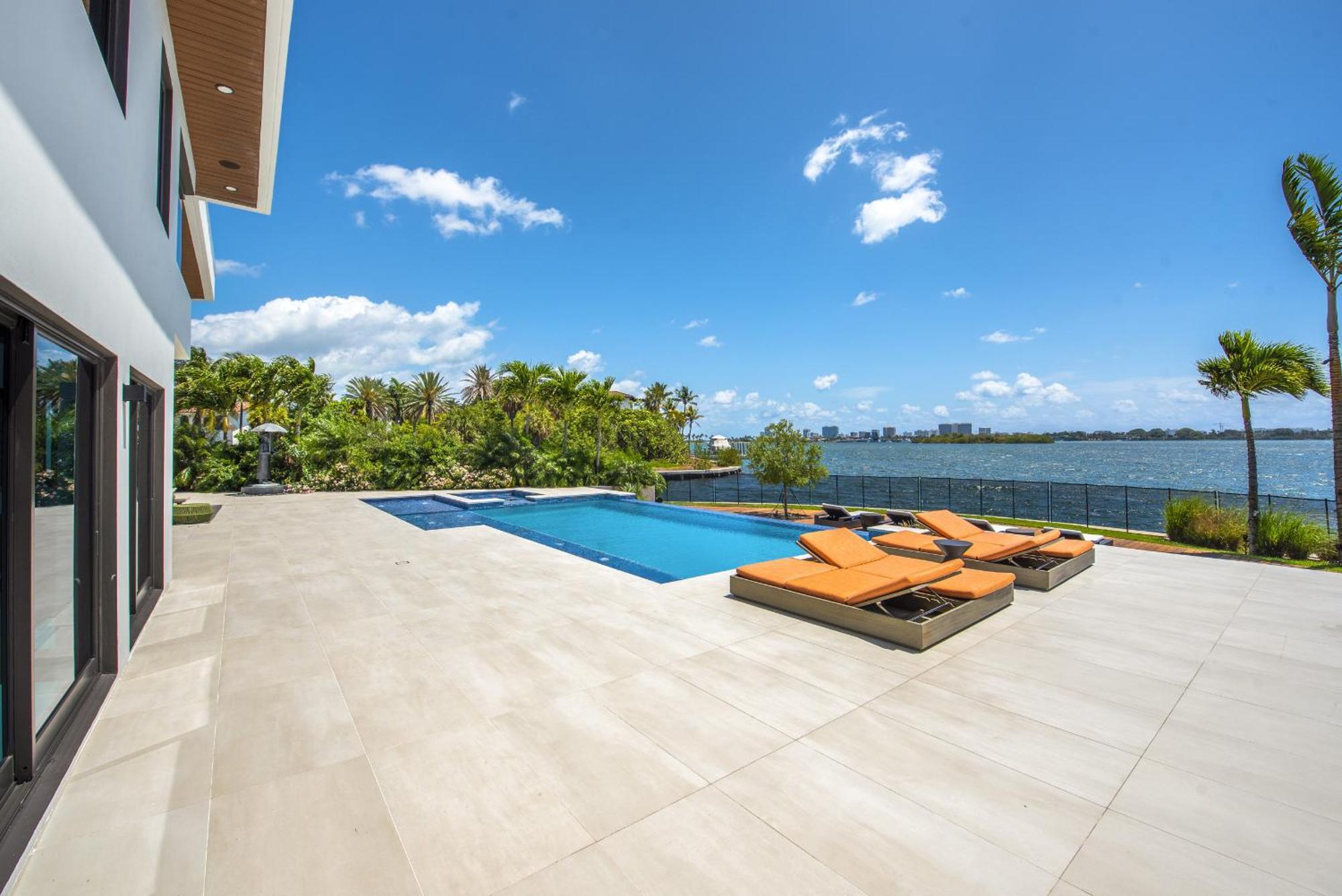 Indulge In Luxury Your Tranquil Resort Mansion Awaits In Vibrant Miami ノース・マイアミ エクステリア 写真